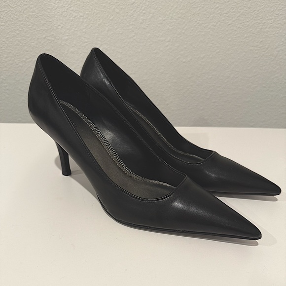 FIONI Clothing Black Heels - Picture 1 of 9